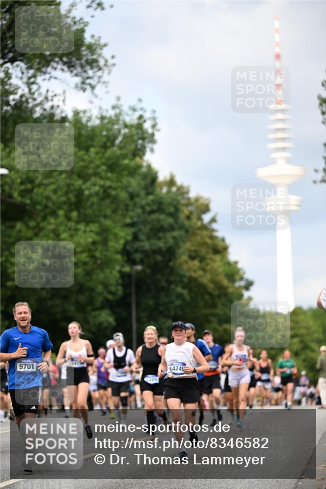 29.06.2025 - hella hamburg halbmarathon Dr. Thomas Lammeyer http://msf.ph/oto/8346582 29.06.2025 10:40:39 Kennedybrücke 1008, 1010, 1102, 1183, 1224, 1284, 3243, 3401, 3699, 3990, 4245, 4902, 4937, 5171, 5246, 5540, 5747, 5919, 6184, 6417, 8530, 8581, 9229, 9295, 9432, 9694, 9701, 10336, 10341, 10531, 10577, 10984 meine-sportfotos.de