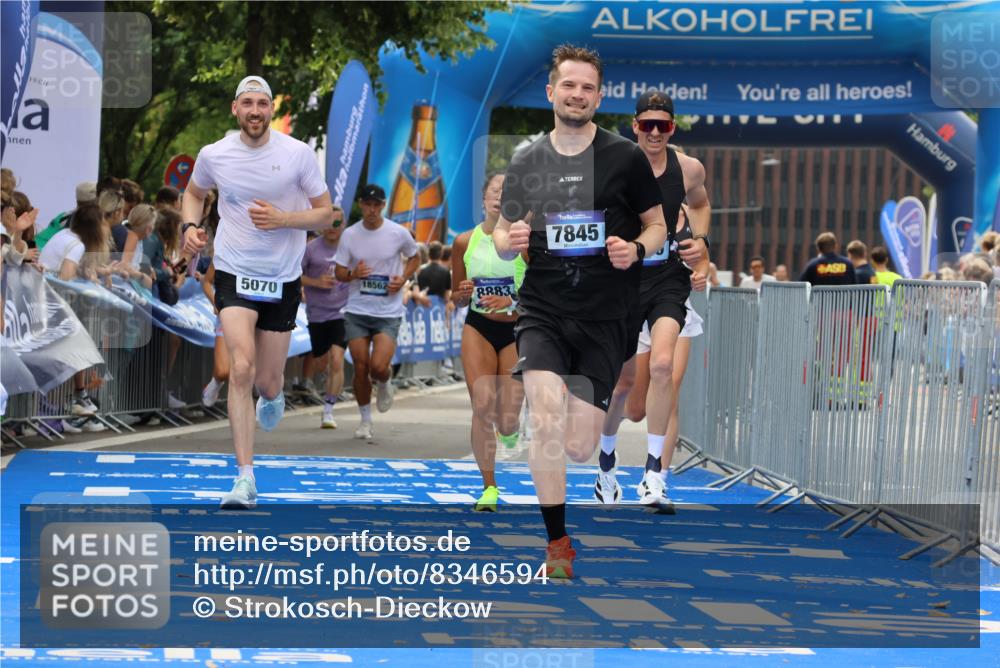 29.06.2025 - hella hamburg halbmarathon Strokosch-Dieckow http://msf.ph/oto/8346594 29.06.2025 10:32:23 Ziel 5070, 5746, 7845, 8883, 10484, 10876, 11745, 13199, 16065, 16957, 18562, 18563 meine-sportfotos.de