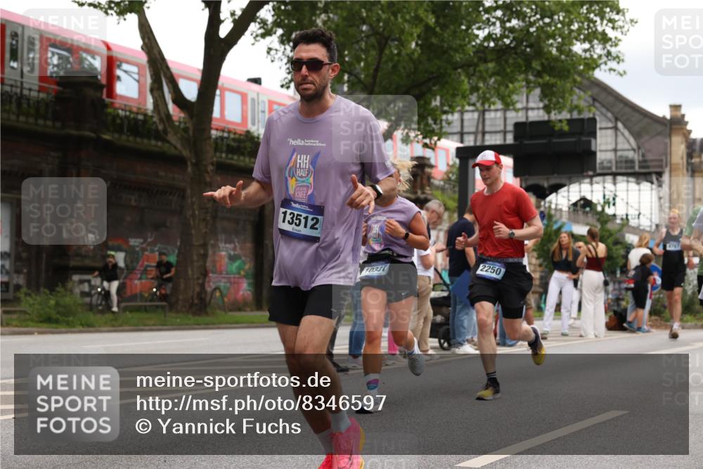29.06.2025 - hella hamburg halbmarathon Yannick Fuchs http://msf.ph/oto/8346597 29.06.2025 10:52:28 20KM 1319, 1833, 2159, 2250, 2619, 2711, 2996, 3251, 4550, 4767, 5675, 6592, 7659, 7856, 8089, 9230, 9553, 9555, 9835, 10020, 10268, 10319, 10518, 10539, 10703, 11394, 11605, 11808, 11846, 12378, 12495, 12734, 12735, 12809, 12879, 13287, 13512, 13654, 13694, 14355, 14673, 15197, 15527, 16189, 16409, 17531, 17665, 17814, 17839, 17967, 18682, 18727, 18833, 18985, 19002, 19003 meine-sportfotos.de