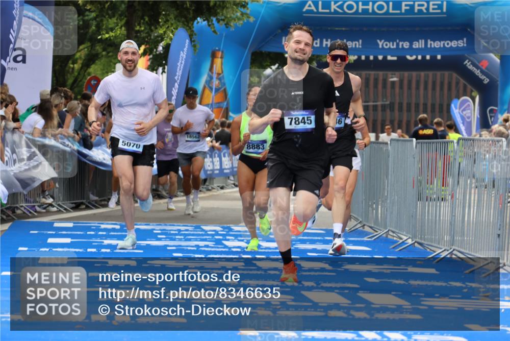 29.06.2025 - hella hamburg halbmarathon Strokosch-Dieckow http://msf.ph/oto/8346635 29.06.2025 10:32:23 Ziel 5070, 5746, 7845, 8883, 10484, 10876, 11745, 13199, 16065, 16957, 18562, 18563 meine-sportfotos.de