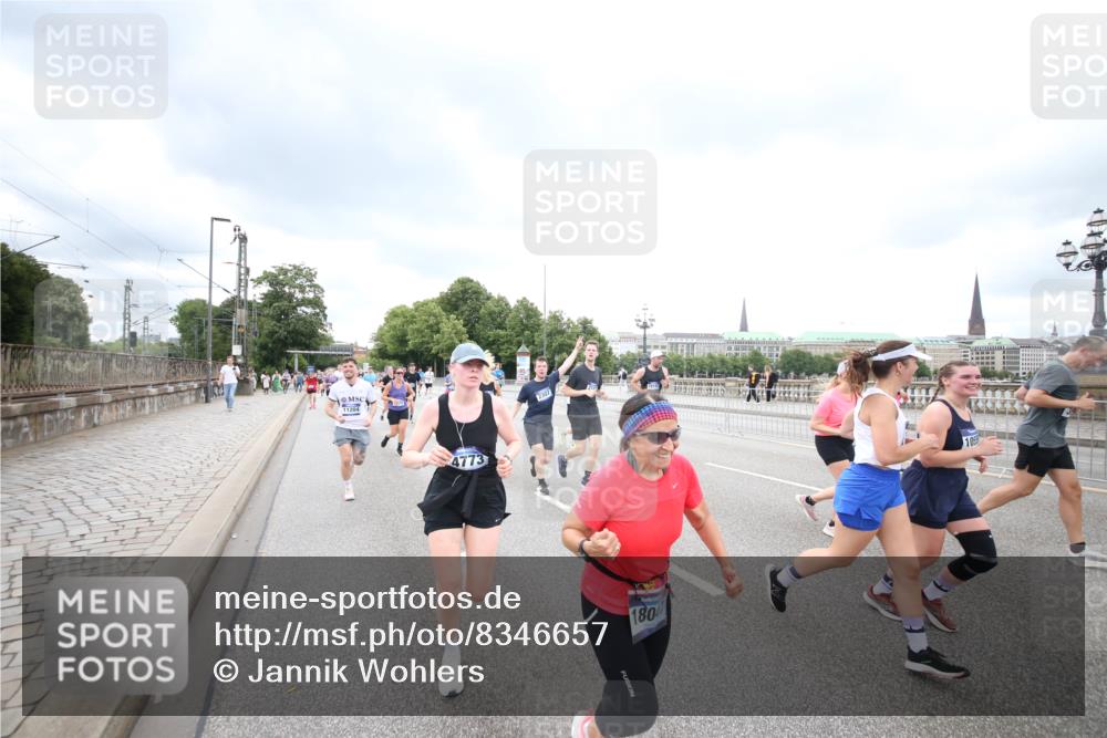 29.06.2025 - hella hamburg halbmarathon Jannik Wohlers http://msf.ph/oto/8346657 29.06.2025 10:56:14 Lombardsbrücke 1047, 2143, 2307, 2887, 2991, 3438, 3516, 3517, 3520, 3614, 3675, 3676, 3953, 3987, 4094, 4118, 4773, 5237, 5438, 5911, 5944, 6348, 6349, 7307, 7711, 8108, 8150, 8606, 8939, 8943, 9172, 9210, 9517, 9902, 9905, 9910, 10555, 10569, 10571, 10932, 10936, 11047, 11089, 11204, 12221, 12328, 12354, 12543, 12993, 13096, 13108, 13834, 14613, 14711, 14746, 15215, 15747, 16034, 16934, 17494, 17797, 18047, 18197 meine-sportfotos.de