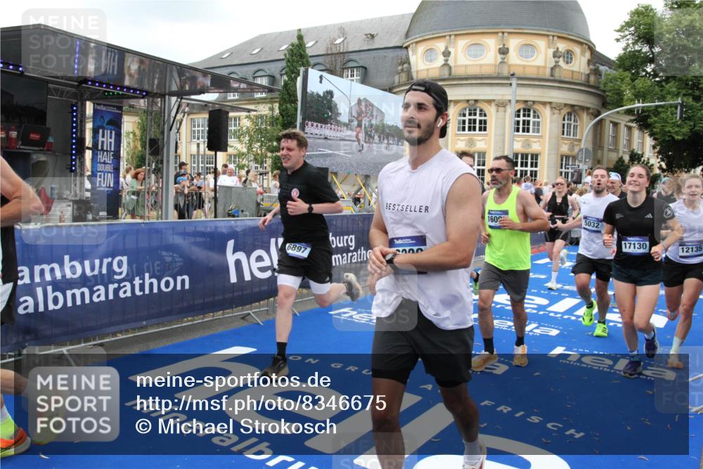 29.06.2025 - hella hamburg halbmarathon Michael Strokosch http://msf.ph/oto/8346675 29.06.2025 10:52:17 Ziel 2397, 4419, 4837, 5032, 5087, 5482, 6164, 6897, 7896, 9074, 9082, 12135, 13726, 14248, 14300, 15275, 15446, 16003, 16320, 16591, 17033, 17130, 18475 meine-sportfotos.de