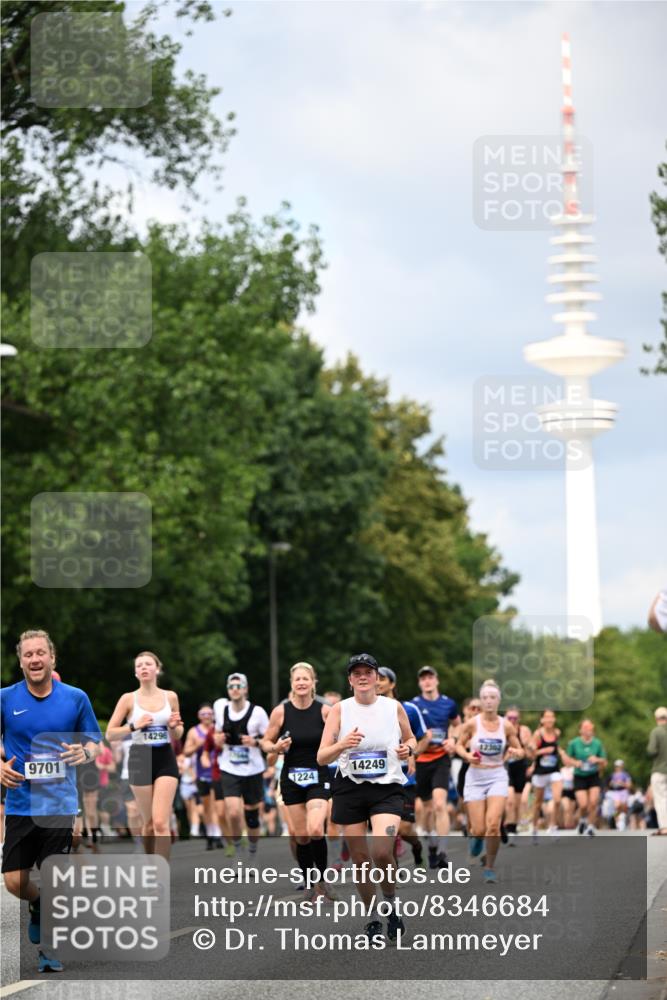 29.06.2025 - hella hamburg halbmarathon Dr. Thomas Lammeyer http://msf.ph/oto/8346684 29.06.2025 10:40:39 Kennedybrücke 1008, 1010, 1102, 1183, 1224, 1284, 3243, 3401, 3699, 3990, 4245, 4902, 4937, 5171, 5246, 5540, 5747, 5919, 6184, 6417, 8530, 8581, 9229, 9295, 9432, 9694, 9701, 10336, 10341, 10531, 10577, 10984 meine-sportfotos.de