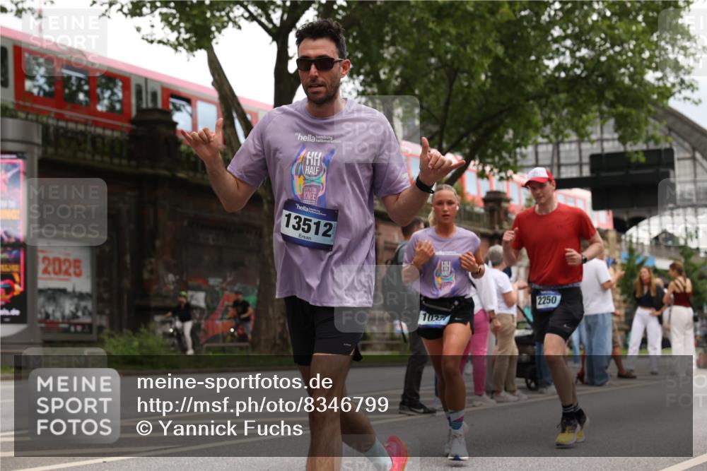 29.06.2025 - hella hamburg halbmarathon Yannick Fuchs http://msf.ph/oto/8346799 29.06.2025 10:52:28 20KM 1319, 1833, 2159, 2250, 2619, 2711, 2996, 3251, 4550, 4767, 5675, 6592, 7659, 7856, 8089, 9230, 9553, 9555, 9835, 10020, 10268, 10319, 10518, 10539, 10703, 11394, 11605, 11808, 11846, 12378, 12495, 12734, 12735, 12809, 12879, 13287, 13512, 13654, 13694, 14355, 14673, 15197, 15527, 16189, 16409, 17531, 17665, 17814, 17839, 17967, 18682, 18727, 18833, 18985, 19002, 19003 meine-sportfotos.de