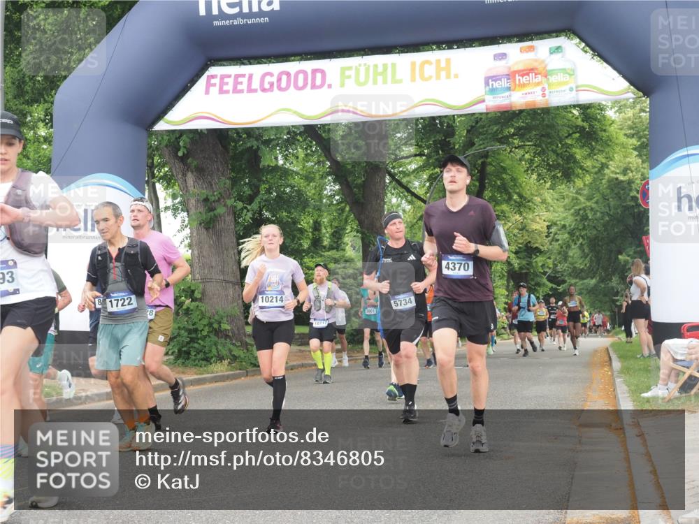 29.06.2025 - hella hamburg halbmarathon KatJ http://msf.ph/oto/8346805 29.06.2025 10:49:49 Zwischen KM18-KM19 1126, 1722, 1724, 1881, 4370, 4665, 5734, 8469 meine-sportfotos.de