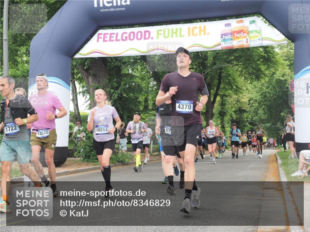 29.06.2025 - hella hamburg halbmarathon KatJ http://msf.ph/oto/8346829 29.06.2025 10:49:49 Zwischen KM18-KM19 1126, 1722, 1724, 1881, 4370, 4665, 5734, 8469 meine-sportfotos.de