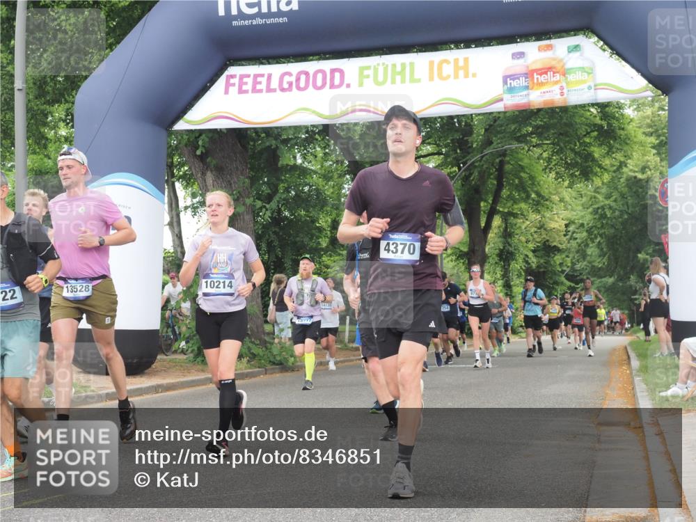29.06.2025 - hella hamburg halbmarathon KatJ http://msf.ph/oto/8346851 29.06.2025 10:49:49 Zwischen KM18-KM19 1126, 1722, 1724, 1881, 4370, 4665, 5734, 8469 meine-sportfotos.de