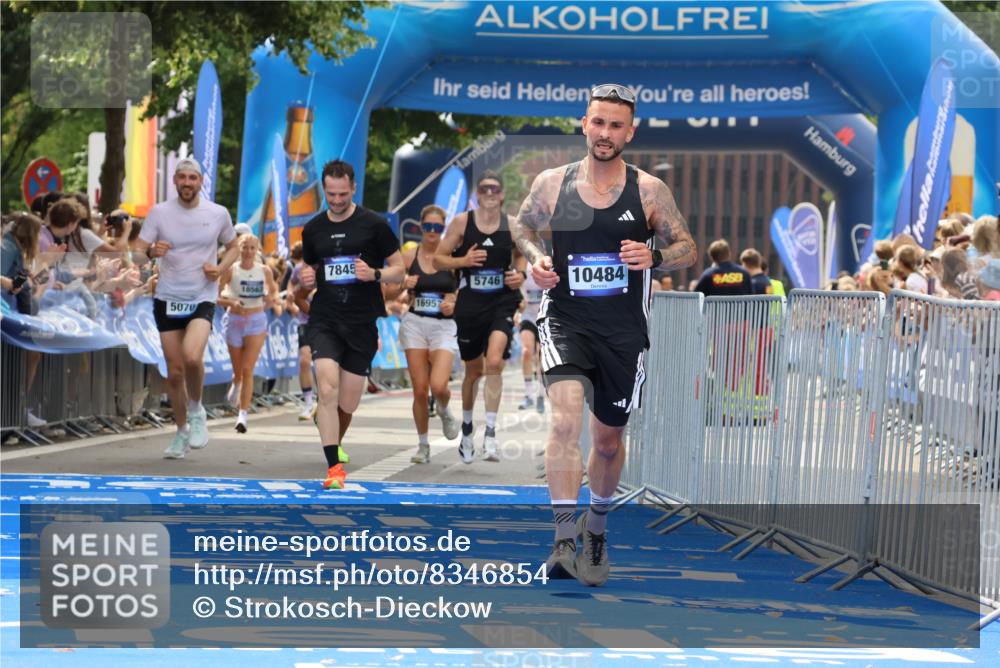 29.06.2025 - hella hamburg halbmarathon Strokosch-Dieckow http://msf.ph/oto/8346854 29.06.2025 10:32:20 Ziel 1894, 5070, 5746, 7272, 7845, 8883, 10484, 10876, 11745, 16065, 16957 meine-sportfotos.de