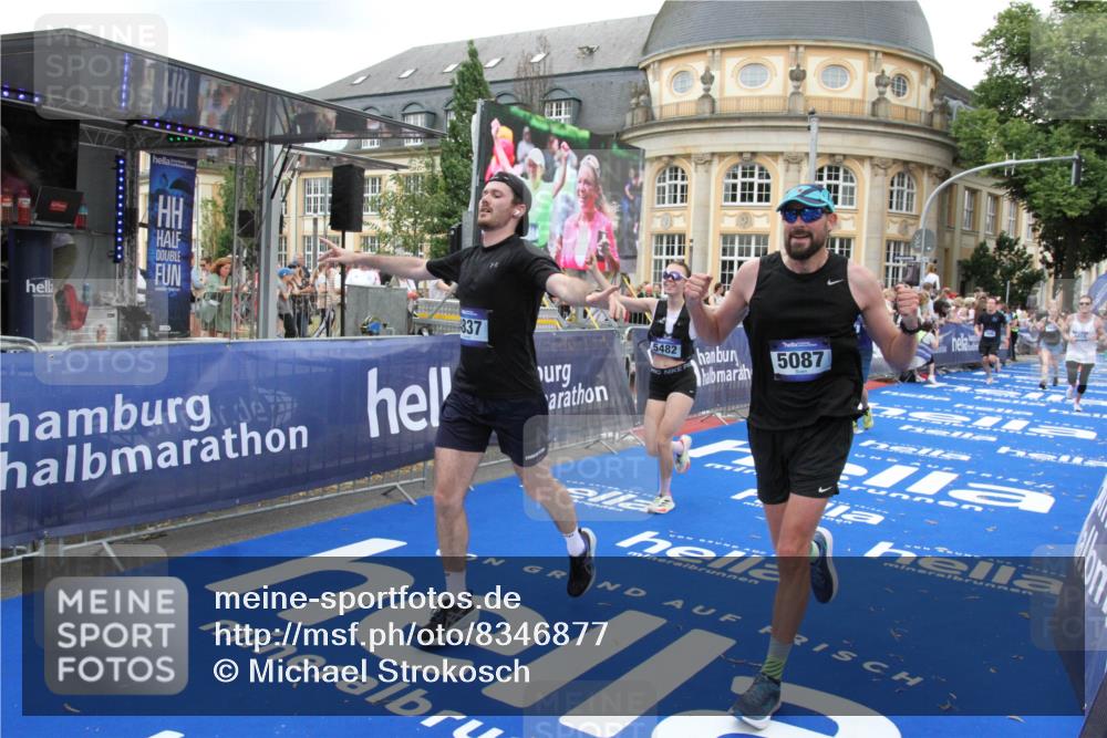 29.06.2025 - hella hamburg halbmarathon Michael Strokosch http://msf.ph/oto/8346877 29.06.2025 10:52:19 Ziel 4419, 4587, 4837, 5032, 5087, 5482, 6164, 6897, 7896, 9074, 9082, 12135, 13707, 14300, 15275, 15446, 16003, 16320, 16591, 17130, 17773, 18475 meine-sportfotos.de