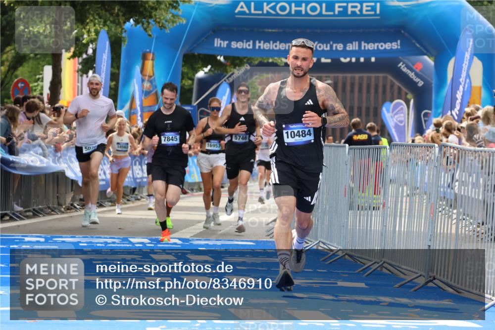 29.06.2025 - hella hamburg halbmarathon Strokosch-Dieckow http://msf.ph/oto/8346910 29.06.2025 10:32:21 Ziel 5070, 5746, 7272, 7845, 8883, 10484, 10876, 11745, 16065, 16957 meine-sportfotos.de