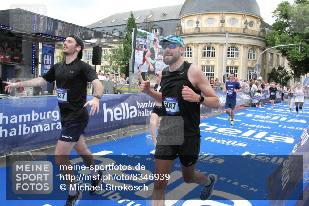 29.06.2025 - hella hamburg halbmarathon Michael Strokosch http://msf.ph/oto/8346939 29.06.2025 10:52:20 Ziel 4140, 4419, 4587, 4837, 5032, 5087, 5482, 6164, 7896, 9074, 12135, 13707, 14300, 15275, 15446, 16003, 16591, 17130, 17773, 18475 meine-sportfotos.de