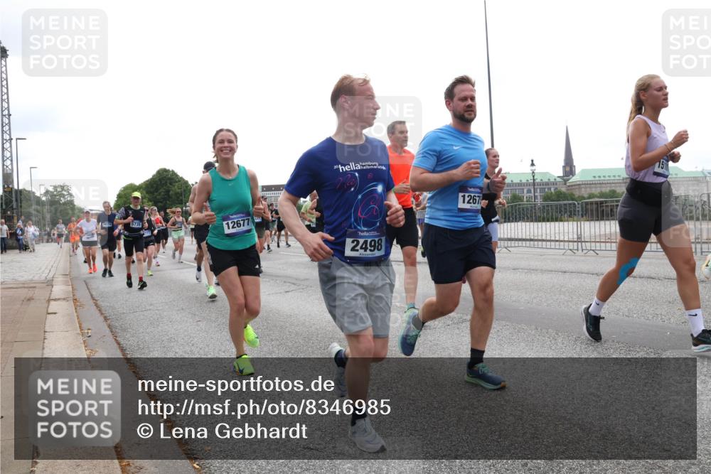 29.06.2025 - hella hamburg halbmarathon Lena Gebhardt http://msf.ph/oto/8346985 29.06.2025 10:38:30 Lombardsbrücke 15174, 5735, 12677, 20, 2498, 1267, 56, 1196, 1394, 1457, 1596, 1721, 1742, 1791, 1901, 1966, 2113, 2151, 2498, 2576, 2660, 2693, 2786, 3010, 3094, 3095, 3216, 3242, 3286, 3323, 3338, 3635, 3636, 3716, 3726, 3777, 3841, 3927, 4028, 4139, 4155, 4159, 4259, 4260, 4316, 4414, 4883, 4921, 5085, 5089, 5155, 5300, 5617, 5684, 5713, 5735, 5913, 6199, 6200, 6695, 6696, 6751, 6875, 6930, 7117, 7118, 7148, 7165, 7371, 7552, 7561, 7629, 7692, 7849, 7868, 7914, 8367 meine-sportfotos.de