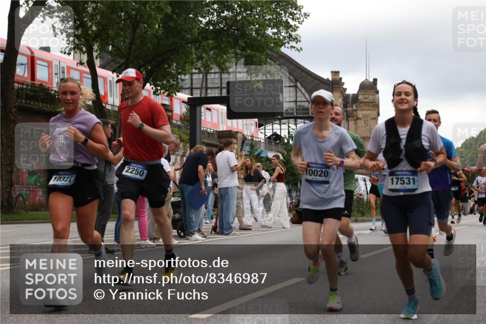 29.06.2025 - hella hamburg halbmarathon Yannick Fuchs http://msf.ph/oto/8346987 29.06.2025 10:52:29 20KM 1319, 1833, 2159, 2250, 2619, 2711, 2996, 3251, 4550, 4767, 5675, 6592, 6860, 7659, 7856, 8089, 8392, 9230, 9553, 9555, 9835, 10020, 10268, 10319, 10518, 10539, 10703, 11394, 11605, 11808, 11846, 12378, 12495, 12734, 12735, 12809, 12879, 13287, 13512, 13654, 13694, 14355, 14673, 15197, 15527, 16189, 16206, 16409, 17531, 17665, 17814, 17839, 17967, 18682, 18727, 18833, 18985, 19002, 19003 meine-sportfotos.de