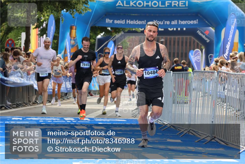 29.06.2025 - hella hamburg halbmarathon Strokosch-Dieckow http://msf.ph/oto/8346988 29.06.2025 10:32:21 Ziel 5070, 5746, 7272, 7845, 8883, 10484, 10876, 11745, 16065, 16957 meine-sportfotos.de