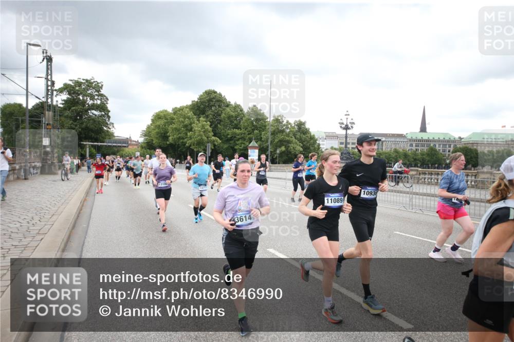 29.06.2025 - hella hamburg halbmarathon Jannik Wohlers http://msf.ph/oto/8346990 29.06.2025 10:56:18 Lombardsbrücke 1047, 2143, 2307, 2887, 2991, 3418, 3438, 3516, 3517, 3520, 3614, 3675, 3676, 4094, 4118, 4773, 5237, 5438, 5911, 5944, 6348, 6349, 7307, 7381, 8108, 8150, 8606, 8939, 8943, 9172, 9210, 9402, 9404, 9517, 9902, 9905, 9910, 10138, 10309, 10555, 10569, 10571, 10932, 10936, 11047, 11089, 11204, 12221, 12328, 12354, 12543, 12993, 13096, 13108, 13801, 13834, 14117, 14472, 14711, 14746, 15215, 15748, 15823, 16034, 17797, 18197 meine-sportfotos.de