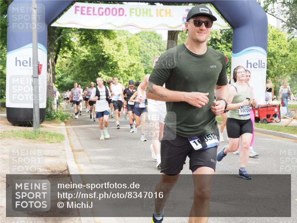 29.06.2025 - hella hamburg halbmarathon MichiJ http://msf.ph/oto/8347016 29.06.2025 10:40:42 Zwischen KM18-KM19 1267, 3334, 5077, 6723, 7509, 7918, 8335, 9032, 10549, 10724, 11009, 11333, 11689, 12607, 12910, 13033, 13297, 13865, 14239, 16467, 16780, 18418 meine-sportfotos.de