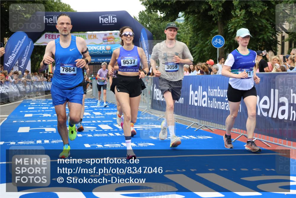 29.06.2025 - hella hamburg halbmarathon Strokosch-Dieckow http://msf.ph/oto/8347046 29.06.2025 10:53:04 Ziel 2111, 2208, 3059, 3258, 3334, 4121, 7509, 7864, 8587, 9093, 9537, 12155, 12367, 12519, 12910, 14323, 14791, 15430, 16986, 18590, 18720, 19208 meine-sportfotos.de