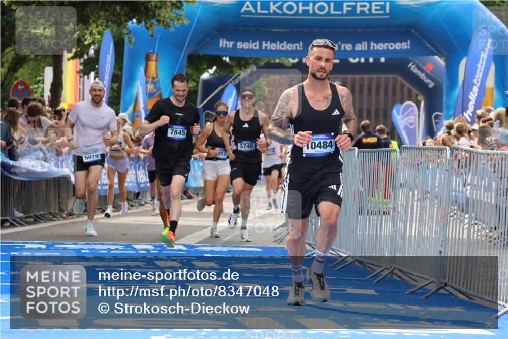 29.06.2025 - hella hamburg halbmarathon Strokosch-Dieckow http://msf.ph/oto/8347048 29.06.2025 10:32:21 Ziel 5070, 5746, 7272, 7845, 8883, 10484, 10876, 11745, 16065, 16957 meine-sportfotos.de