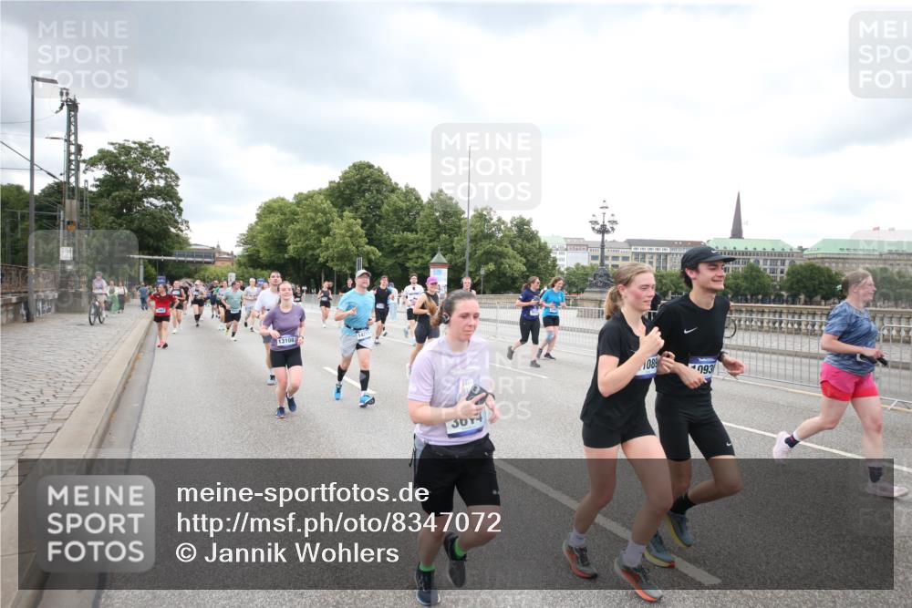 29.06.2025 - hella hamburg halbmarathon Jannik Wohlers http://msf.ph/oto/8347072 29.06.2025 10:56:18 Lombardsbrücke 1047, 2143, 2307, 2887, 2991, 3418, 3438, 3516, 3517, 3520, 3614, 3675, 3676, 4094, 4118, 4773, 5237, 5438, 5911, 5944, 6348, 6349, 7307, 7381, 8108, 8150, 8606, 8939, 8943, 9172, 9210, 9402, 9404, 9517, 9902, 9905, 9910, 10138, 10309, 10555, 10569, 10571, 10932, 10936, 11047, 11089, 11204, 12221, 12328, 12354, 12543, 12993, 13096, 13108, 13801, 13834, 14117, 14472, 14711, 14746, 15215, 15748, 15823, 16034, 17797, 18197 meine-sportfotos.de
