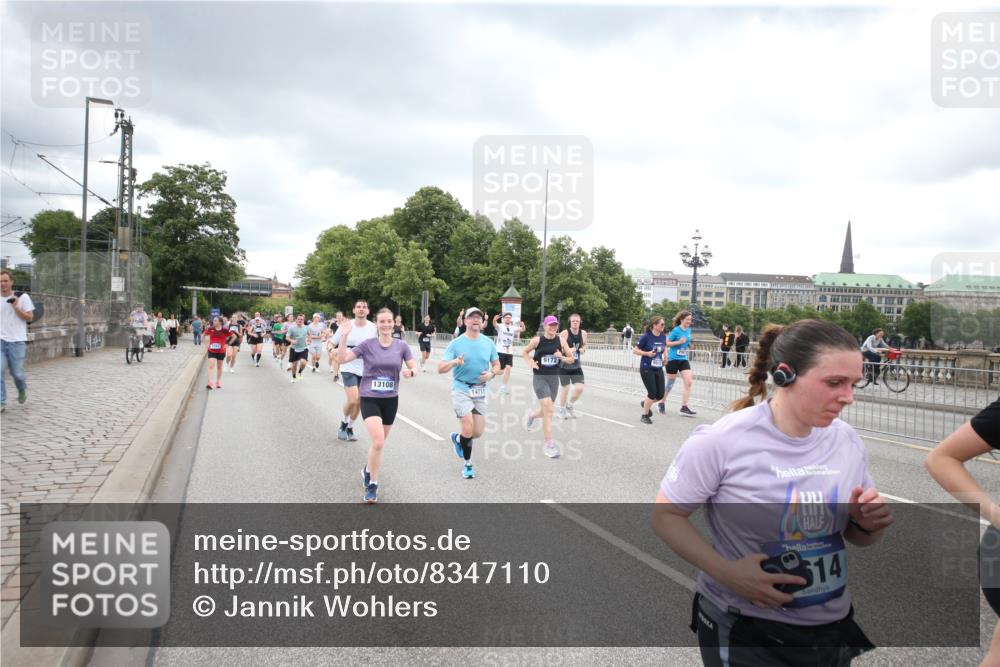 29.06.2025 - hella hamburg halbmarathon Jannik Wohlers http://msf.ph/oto/8347110 29.06.2025 10:56:18 Lombardsbrücke 1047, 2143, 2307, 2887, 2991, 3418, 3438, 3516, 3517, 3520, 3614, 3675, 3676, 4094, 4118, 4773, 5237, 5438, 5911, 5944, 6348, 6349, 7307, 7381, 8108, 8150, 8606, 8939, 8943, 9172, 9210, 9402, 9404, 9517, 9902, 9905, 9910, 10138, 10309, 10555, 10569, 10571, 10932, 10936, 11047, 11089, 11204, 12221, 12328, 12354, 12543, 12993, 13096, 13108, 13801, 13834, 14117, 14472, 14711, 14746, 15215, 15748, 15823, 16034, 17797, 18197 meine-sportfotos.de