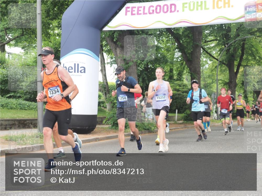 29.06.2025 - hella hamburg halbmarathon KatJ http://msf.ph/oto/8347213 29.06.2025 10:49:54 Zwischen KM18-KM19 1254, 1334, 1573, 1722, 1881, 3001, 3921, 4370, 4665, 5384, 5734 meine-sportfotos.de