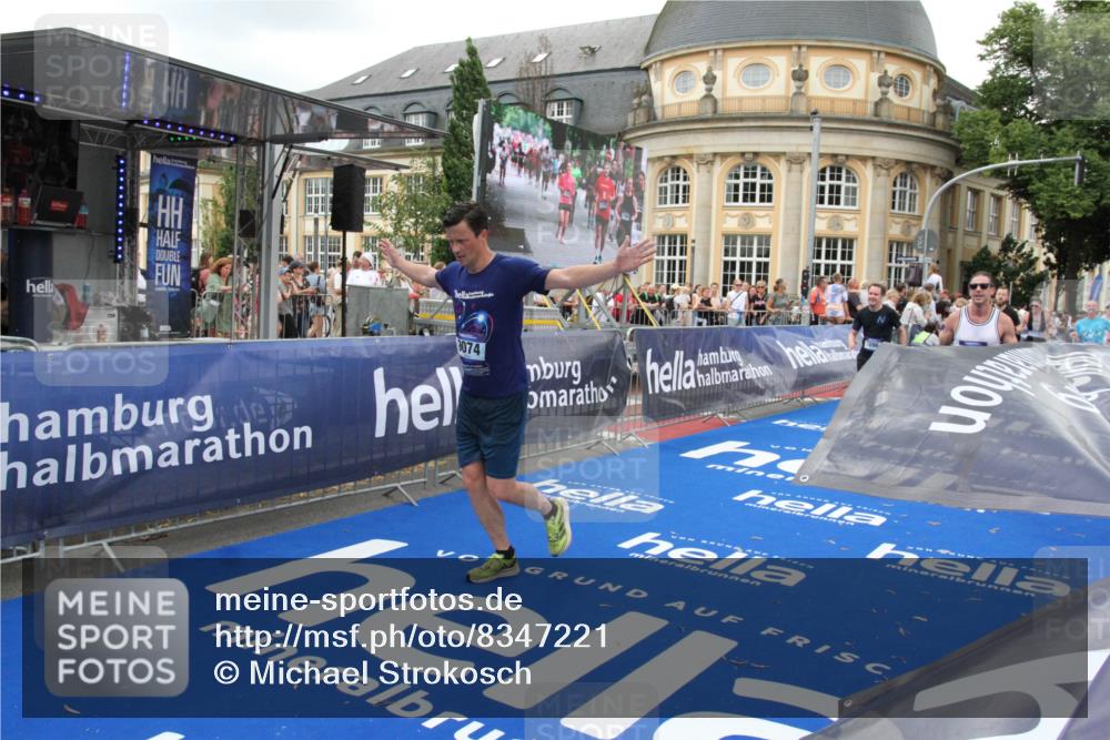 29.06.2025 - hella hamburg halbmarathon Michael Strokosch http://msf.ph/oto/8347221 29.06.2025 10:52:21 Ziel 4140, 4419, 4587, 4837, 5087, 5482, 6164, 7896, 9074, 13707, 15275, 15446, 16591, 17773 meine-sportfotos.de