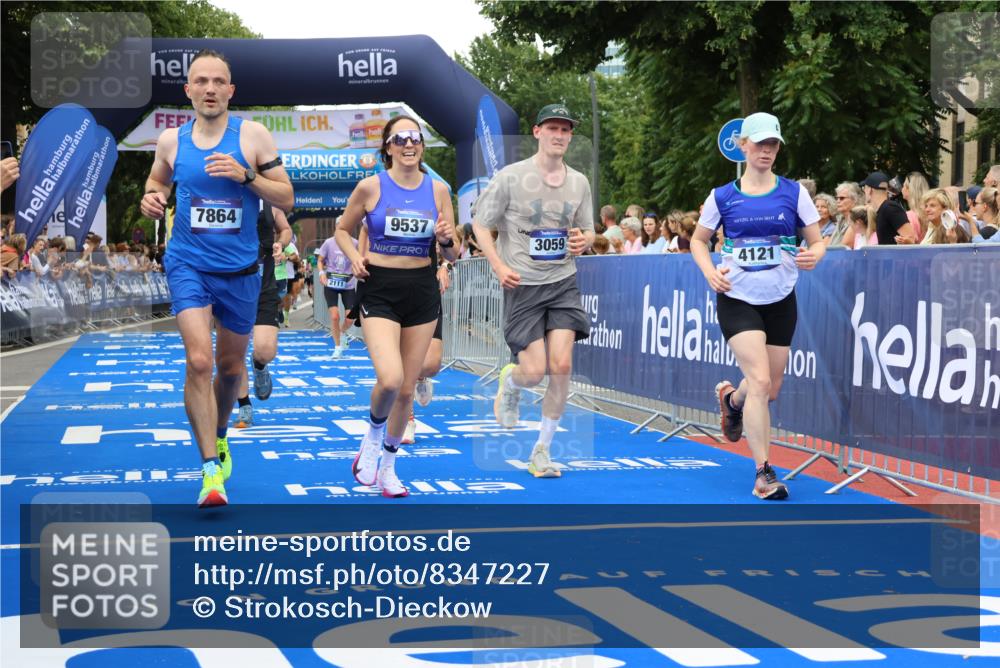 29.06.2025 - hella hamburg halbmarathon Strokosch-Dieckow http://msf.ph/oto/8347227 29.06.2025 10:53:04 Ziel 2111, 2208, 3059, 3258, 3334, 4121, 7509, 7864, 8587, 9093, 9537, 12155, 12367, 12519, 12910, 14323, 14791, 15430, 16986, 18590, 18720, 19208 meine-sportfotos.de