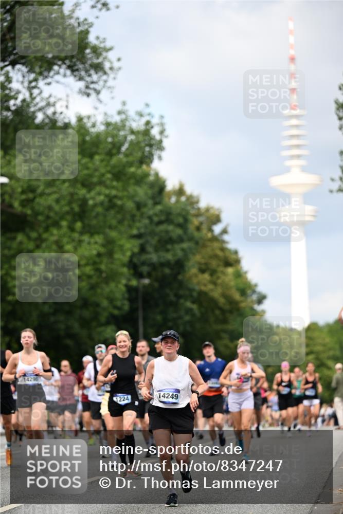 29.06.2025 - hella hamburg halbmarathon Dr. Thomas Lammeyer http://msf.ph/oto/8347247 29.06.2025 10:40:40 Kennedybrücke 1008, 1010, 1102, 1183, 1224, 1284, 3243, 3401, 3699, 3990, 4245, 4902, 4937, 5171, 5246, 5540, 5747, 5809, 5919, 6184, 6417, 8530, 8581, 9229, 9295, 9432, 9694, 9701, 10487, 10531, 10577, 10984 meine-sportfotos.de