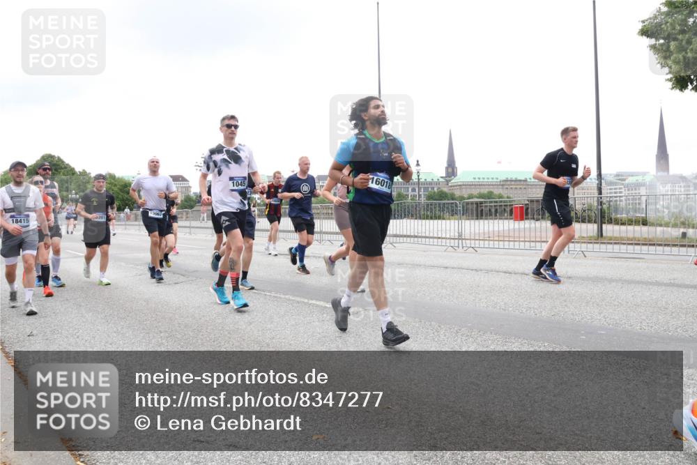 29.06.2025 - hella hamburg halbmarathon Lena Gebhardt http://msf.ph/oto/8347277 29.06.2025 10:47:52 Lombardsbrücke 391, 18415, 1045, 16018, 1045, 1174, 1175, 1246, 1392, 1434, 1618, 1639, 1701, 1926, 2148, 2163, 2197, 2407, 2491, 2545, 2650, 2704, 2790, 2882, 2994, 3049, 3339, 3468, 4037, 4327, 4423, 4856, 4974, 4975, 5621, 5622, 5886, 5895, 6255, 6256, 7240, 7393, 7394, 7403, 7427, 7916, 7970, 8077, 8270, 8310, 8521, 8550, 8774, 9356, 9687, 9696, 9697, 10658, 10777, 10794, 10991, 11351, 11458, 11548, 11730, 11738, 11781, 11802, 11909, 12431 meine-sportfotos.de