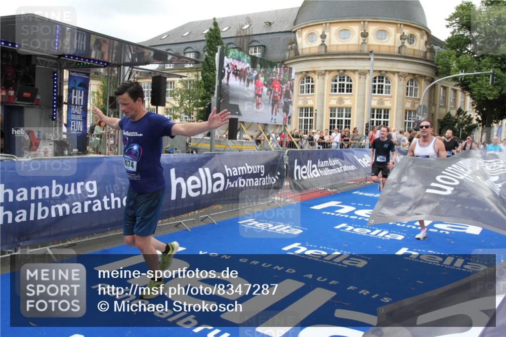 29.06.2025 - hella hamburg halbmarathon Michael Strokosch http://msf.ph/oto/8347287 29.06.2025 10:52:22 Ziel 4140, 4419, 4587, 4837, 5087, 5482, 6164, 7896, 9074, 13211, 13707, 15446, 17773 meine-sportfotos.de