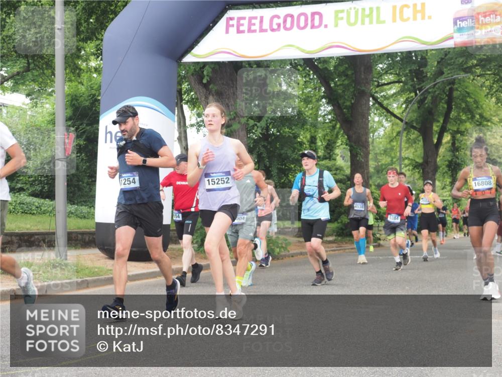 29.06.2025 - hella hamburg halbmarathon KatJ http://msf.ph/oto/8347291 29.06.2025 10:49:54 Zwischen KM18-KM19 1254, 1334, 1573, 1722, 1881, 3001, 3921, 4370, 4665, 5384, 5734 meine-sportfotos.de