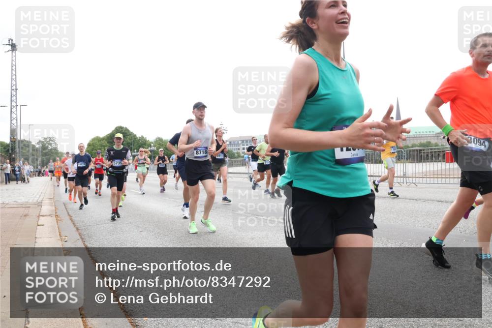 29.06.2025 - hella hamburg halbmarathon Lena Gebhardt http://msf.ph/oto/8347292 29.06.2025 10:38:31 Lombardsbrücke 16174, 5735, 8718, 3841, 3094, 56, 1196, 1394, 1457, 1596, 1721, 1742, 1791, 1901, 1966, 2113, 2151, 2498, 2576, 2660, 2693, 2786, 3010, 3094, 3095, 3216, 3242, 3286, 3323, 3338, 3635, 3636, 3716, 3726, 3777, 3841, 3927, 4028, 4139, 4155, 4159, 4259, 4260, 4316, 4414, 4883, 4921, 5085, 5089, 5155, 5300, 5617, 5684, 5713, 5735, 5913, 6199, 6200, 6695, 6696, 6751, 6875, 6930, 7117, 7118, 7148, 7165, 7263, 7371, 7552, 7561, 7629, 7692, 7849, 7868, 7914, 8367 meine-sportfotos.de