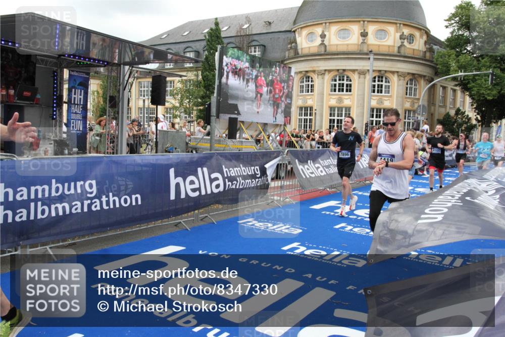 29.06.2025 - hella hamburg halbmarathon Michael Strokosch http://msf.ph/oto/8347330 29.06.2025 10:52:22 Ziel 4140, 4419, 4587, 4837, 5087, 5482, 6164, 7896, 9074, 13211, 13707, 15446, 17773 meine-sportfotos.de