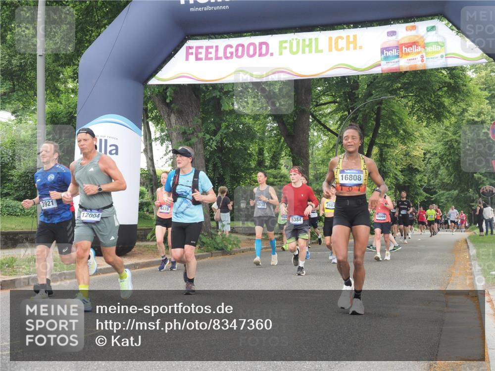 29.06.2025 - hella hamburg halbmarathon KatJ http://msf.ph/oto/8347360 29.06.2025 10:49:55 Zwischen KM18-KM19 1254, 1334, 1573, 1881, 3001, 3921, 4538, 4665, 5384, 5734 meine-sportfotos.de