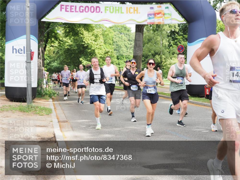 29.06.2025 - hella hamburg halbmarathon MichiJ http://msf.ph/oto/8347368 29.06.2025 10:40:43 Zwischen KM18-KM19 1267, 3334, 5077, 6723, 7509, 7918, 8335, 9032, 10549, 10724, 11009, 11333, 11689, 12607, 12910, 13297, 14239, 15497, 16467, 16780, 18418 meine-sportfotos.de