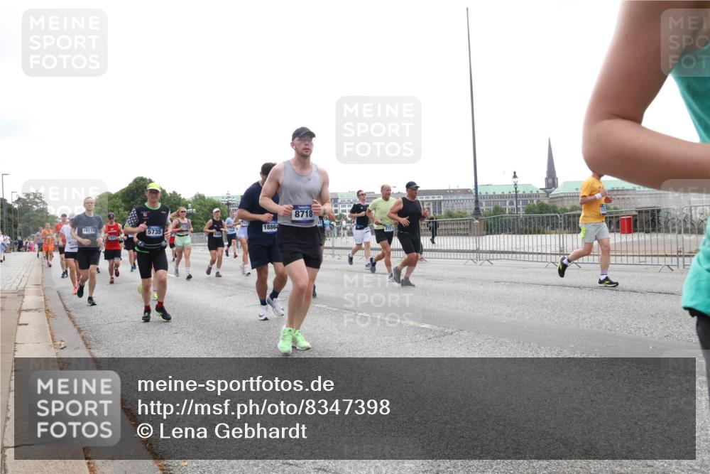 29.06.2025 - hella hamburg halbmarathon Lena Gebhardt http://msf.ph/oto/8347398 29.06.2025 10:38:32 Lombardsbrücke 16174, 5735, 18864, 8718, 56, 1196, 1394, 1457, 1596, 1721, 1742, 1791, 1901, 1966, 2113, 2151, 2498, 2576, 2660, 2693, 2786, 3010, 3094, 3095, 3216, 3242, 3286, 3323, 3338, 3635, 3636, 3716, 3726, 3777, 3841, 3927, 4028, 4139, 4155, 4159, 4259, 4260, 4316, 4414, 4883, 5085, 5089, 5155, 5300, 5617, 5684, 5713, 5735, 5913, 6199, 6200, 6695, 6696, 6751, 6875, 6930, 7117, 7118, 7148, 7165, 7263, 7371, 7552, 7561, 7692, 7849, 7868, 7914, 8367 meine-sportfotos.de