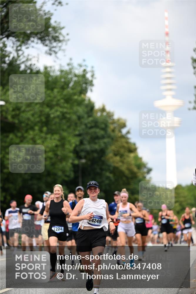 29.06.2025 - hella hamburg halbmarathon Dr. Thomas Lammeyer http://msf.ph/oto/8347408 29.06.2025 10:40:41 Kennedybrücke 1008, 1010, 1102, 1183, 1224, 1284, 3243, 3401, 3699, 3990, 4245, 4902, 4937, 5171, 5246, 5540, 5747, 5809, 5919, 6184, 6417, 7632, 8530, 8581, 9229, 9295, 9432, 9694, 9701, 9806, 10487, 10531, 10577, 10984 meine-sportfotos.de