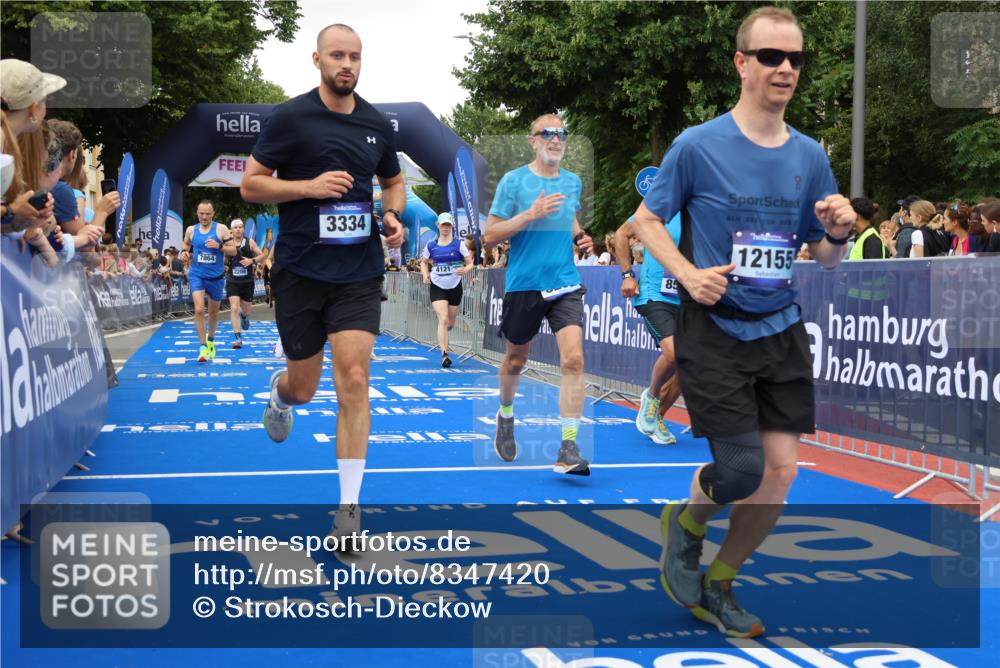 29.06.2025 - hella hamburg halbmarathon Strokosch-Dieckow http://msf.ph/oto/8347420 29.06.2025 10:53:02 Ziel 2111, 2208, 3059, 3258, 3334, 4121, 4770, 5907, 7509, 7864, 8587, 9093, 9537, 12155, 12367, 12519, 12910, 14323, 14791, 15430, 18590, 18720, 19208 meine-sportfotos.de