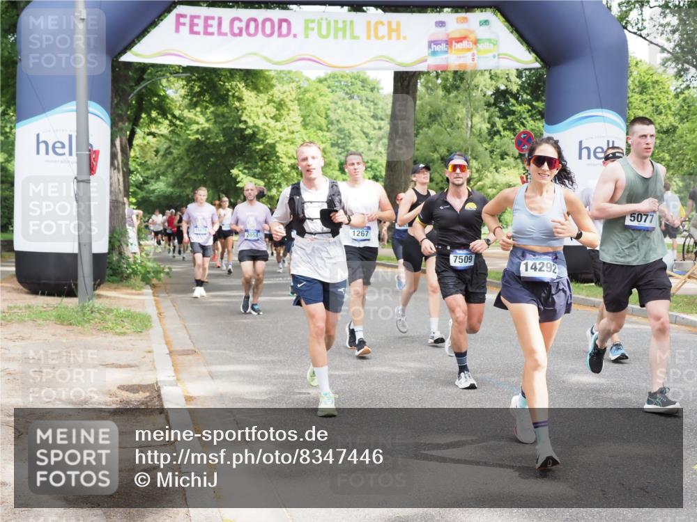 29.06.2025 - hella hamburg halbmarathon MichiJ http://msf.ph/oto/8347446 29.06.2025 10:40:44 Zwischen KM18-KM19 1267, 2771, 3334, 5077, 6723, 7509, 7918, 8335, 9032, 10263, 10549, 10724, 11009, 11333, 11689, 12607, 12910, 13297, 14239, 15497, 16467, 16780, 18418 meine-sportfotos.de