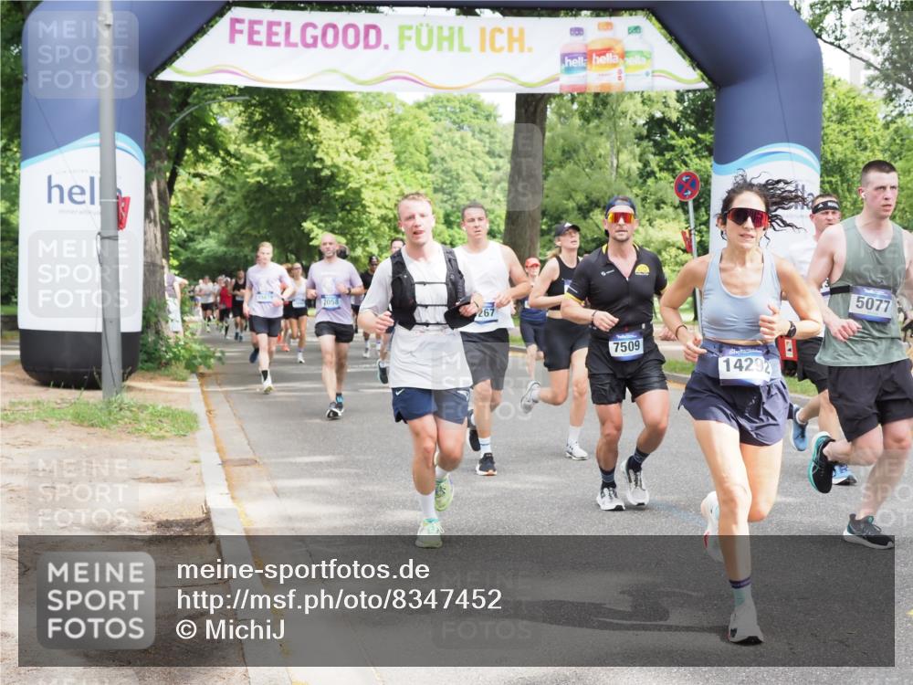 29.06.2025 - hella hamburg halbmarathon MichiJ http://msf.ph/oto/8347452 29.06.2025 10:40:44 Zwischen KM18-KM19 1267, 2771, 3334, 5077, 6723, 7509, 7918, 8335, 9032, 10263, 10549, 10724, 11009, 11333, 11689, 12607, 12910, 13297, 14239, 15497, 16467, 16780, 18418 meine-sportfotos.de