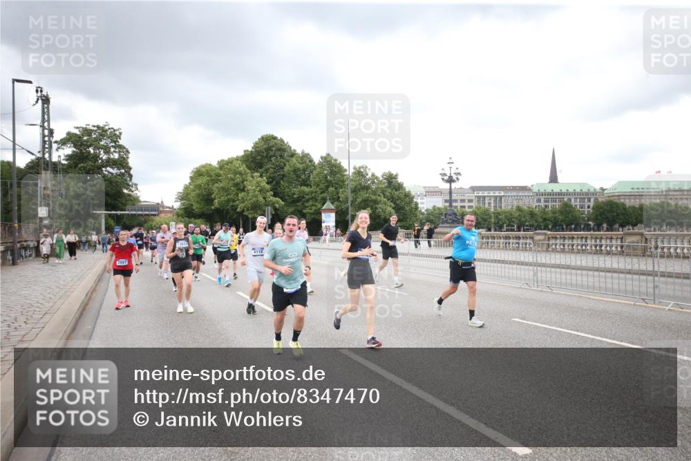 29.06.2025 - hella hamburg halbmarathon Jannik Wohlers http://msf.ph/oto/8347470 29.06.2025 10:56:22 Lombardsbrücke 2143, 2307, 2887, 2932, 2991, 3348, 3387, 3418, 3438, 3516, 3517, 3614, 4094, 4118, 4773, 5438, 5589, 5911, 5944, 6348, 6349, 7381, 8150, 8939, 8943, 9172, 9210, 9402, 9404, 9517, 9902, 9905, 9910, 10138, 10309, 10571, 10632, 10936, 11047, 11089, 11204, 12221, 12328, 12345, 12354, 12993, 13108, 13273, 13671, 13801, 13834, 14117, 14472, 14711, 14746, 15215, 15630, 15748, 15823, 18197 meine-sportfotos.de