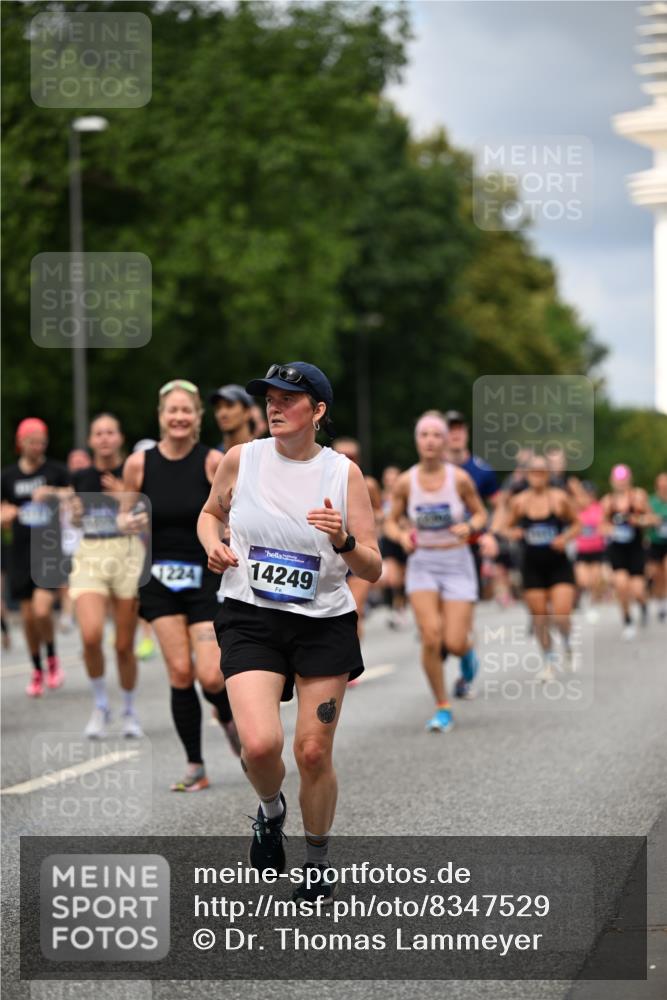 29.06.2025 - hella hamburg halbmarathon Dr. Thomas Lammeyer http://msf.ph/oto/8347529 29.06.2025 10:40:43 Kennedybrücke 1008, 1010, 1102, 1224, 1284, 3243, 3401, 3699, 4245, 4937, 5171, 5246, 5540, 5747, 5809, 5919, 6184, 6417, 7632, 8530, 8581, 9229, 9295, 9432, 9694, 9701, 9806, 10487, 10531, 10577, 10984 meine-sportfotos.de