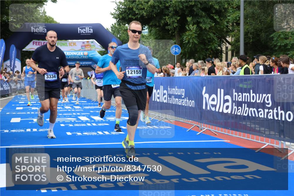 29.06.2025 - hella hamburg halbmarathon Strokosch-Dieckow http://msf.ph/oto/8347530 29.06.2025 10:53:02 Ziel 2111, 2208, 3059, 3258, 3334, 4121, 4770, 5907, 7509, 7864, 8587, 9093, 9537, 12155, 12367, 12519, 12910, 14323, 14791, 15430, 18590, 18720, 19208 meine-sportfotos.de