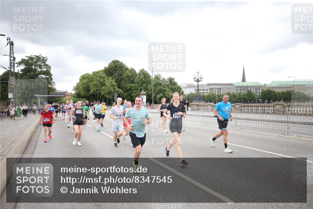 29.06.2025 - hella hamburg halbmarathon Jannik Wohlers http://msf.ph/oto/8347545 29.06.2025 10:56:23 Lombardsbrücke 2887, 2932, 2991, 3348, 3387, 3418, 3438, 3516, 3517, 3614, 4094, 4118, 5589, 5911, 5944, 6348, 6349, 7381, 8150, 8197, 8939, 8943, 9172, 9210, 9402, 9404, 9517, 9902, 9905, 9910, 10138, 10309, 10450, 10571, 10632, 10936, 11047, 11089, 11204, 12328, 12345, 12354, 12993, 13108, 13273, 13671, 13801, 13834, 14117, 14472, 14711, 14746, 15215, 15630, 15748, 15823, 18197 meine-sportfotos.de