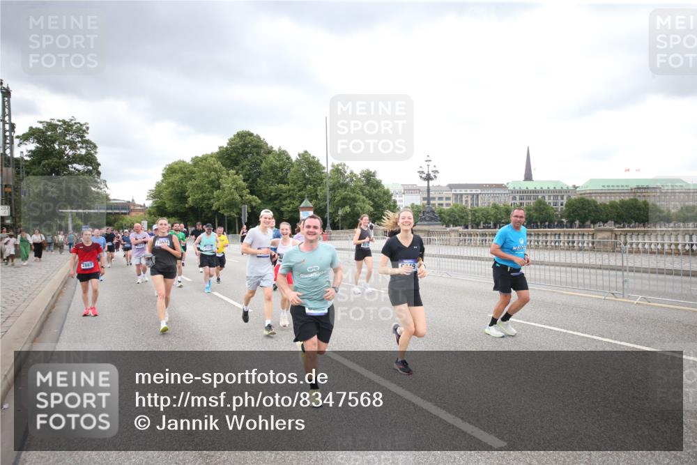 29.06.2025 - hella hamburg halbmarathon Jannik Wohlers http://msf.ph/oto/8347568 29.06.2025 10:56:23 Lombardsbrücke 2887, 2932, 2991, 3348, 3387, 3418, 3438, 3516, 3517, 3614, 4094, 4118, 5589, 5911, 5944, 6348, 6349, 7381, 8150, 8197, 8939, 8943, 9172, 9210, 9402, 9404, 9517, 9902, 9905, 9910, 10138, 10309, 10450, 10571, 10632, 10936, 11047, 11089, 11204, 12328, 12345, 12354, 12993, 13108, 13273, 13671, 13801, 13834, 14117, 14472, 14711, 14746, 15215, 15630, 15748, 15823, 18197 meine-sportfotos.de