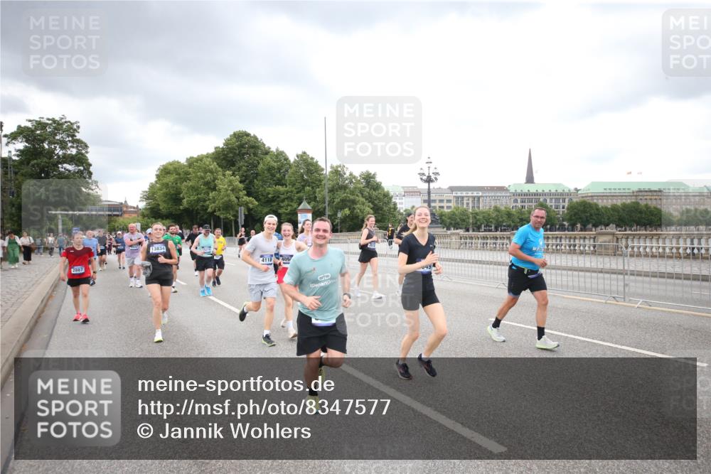 29.06.2025 - hella hamburg halbmarathon Jannik Wohlers http://msf.ph/oto/8347577 29.06.2025 10:56:23 Lombardsbrücke 2887, 2932, 2991, 3348, 3387, 3418, 3438, 3516, 3517, 3614, 4094, 4118, 5589, 5911, 5944, 6348, 6349, 7381, 8150, 8197, 8939, 8943, 9172, 9210, 9402, 9404, 9517, 9902, 9905, 9910, 10138, 10309, 10450, 10571, 10632, 10936, 11047, 11089, 11204, 12328, 12345, 12354, 12993, 13108, 13273, 13671, 13801, 13834, 14117, 14472, 14711, 14746, 15215, 15630, 15748, 15823, 18197 meine-sportfotos.de