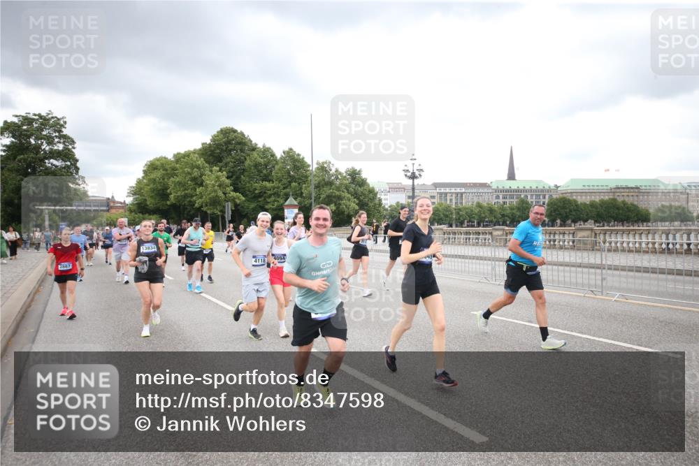 29.06.2025 - hella hamburg halbmarathon Jannik Wohlers http://msf.ph/oto/8347598 29.06.2025 10:56:23 Lombardsbrücke 2887, 2932, 2991, 3348, 3387, 3418, 3438, 3516, 3517, 3614, 4094, 4118, 5589, 5911, 5944, 6348, 6349, 7381, 8150, 8197, 8939, 8943, 9172, 9210, 9402, 9404, 9517, 9902, 9905, 9910, 10138, 10309, 10450, 10571, 10632, 10936, 11047, 11089, 11204, 12328, 12345, 12354, 12993, 13108, 13273, 13671, 13801, 13834, 14117, 14472, 14711, 14746, 15215, 15630, 15748, 15823, 18197 meine-sportfotos.de