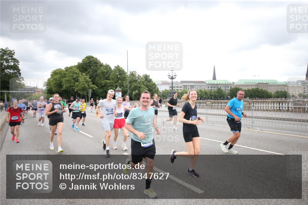 29.06.2025 - hella hamburg halbmarathon Jannik Wohlers http://msf.ph/oto/8347627 29.06.2025 10:56:23 Lombardsbrücke 2887, 2932, 2991, 3348, 3387, 3418, 3438, 3516, 3517, 3614, 4094, 4118, 5589, 5911, 5944, 6348, 6349, 7381, 8150, 8197, 8939, 8943, 9172, 9210, 9402, 9404, 9517, 9902, 9905, 9910, 10138, 10309, 10450, 10571, 10632, 10936, 11047, 11089, 11204, 12328, 12345, 12354, 12993, 13108, 13273, 13671, 13801, 13834, 14117, 14472, 14711, 14746, 15215, 15630, 15748, 15823, 18197 meine-sportfotos.de