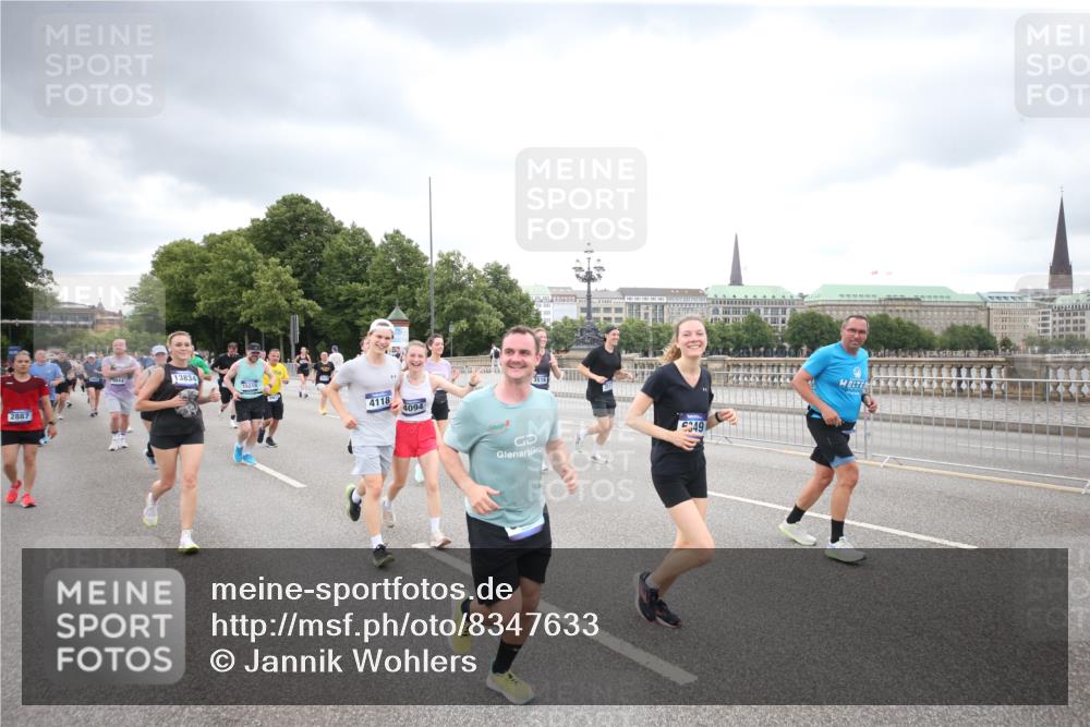 29.06.2025 - hella hamburg halbmarathon Jannik Wohlers http://msf.ph/oto/8347633 29.06.2025 10:56:23 Lombardsbrücke 2887, 2932, 2991, 3348, 3387, 3418, 3438, 3516, 3517, 3614, 4094, 4118, 5589, 5911, 5944, 6348, 6349, 7381, 8150, 8197, 8939, 8943, 9172, 9210, 9402, 9404, 9517, 9902, 9905, 9910, 10138, 10309, 10450, 10571, 10632, 10936, 11047, 11089, 11204, 12328, 12345, 12354, 12993, 13108, 13273, 13671, 13801, 13834, 14117, 14472, 14711, 14746, 15215, 15630, 15748, 15823, 18197 meine-sportfotos.de