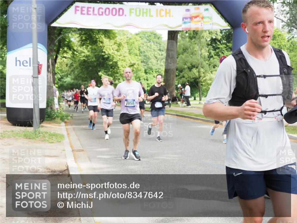 29.06.2025 - hella hamburg halbmarathon MichiJ http://msf.ph/oto/8347642 29.06.2025 10:40:46 Zwischen KM18-KM19 1267, 2058, 2771, 5077, 6723, 7509, 8335, 10263, 10549, 10724, 11009, 11333, 11689, 12607, 12910, 13297, 14239, 15061, 15497, 15879, 16467, 18418, 18666 meine-sportfotos.de